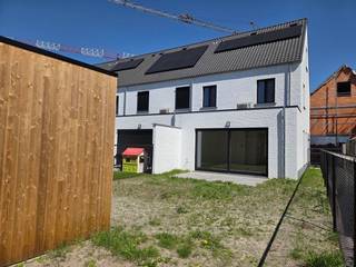Nieuwbouwwoning in woonerf “Hulstbos”, Arendonk.Welkom in deze moderne en energiezuinige nieuwbouwwoning, rustig gelegen in het aangename woonerf...