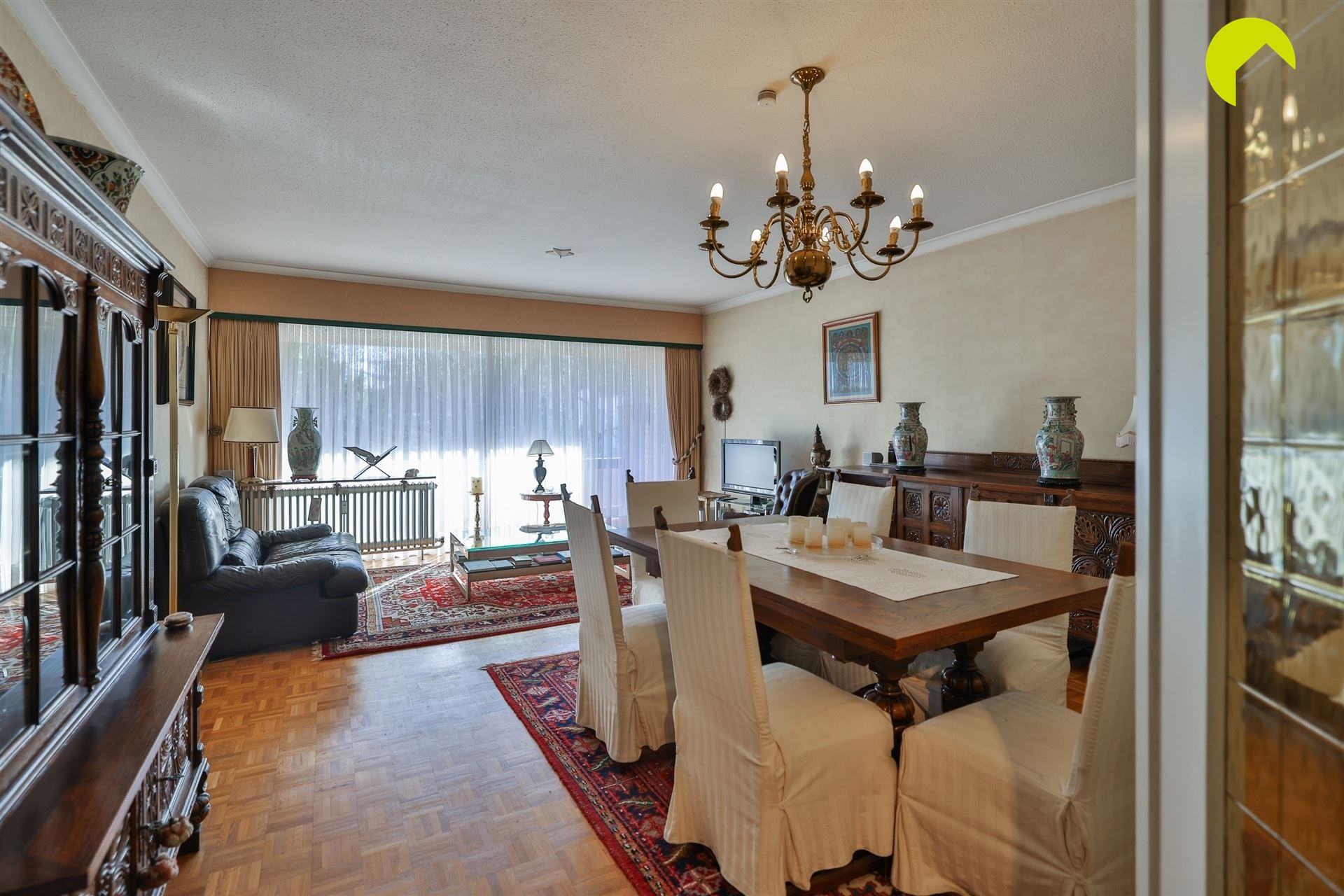 Te renoveren appartement met 2 slaapkamers en een zuidgericht terras - foto 3