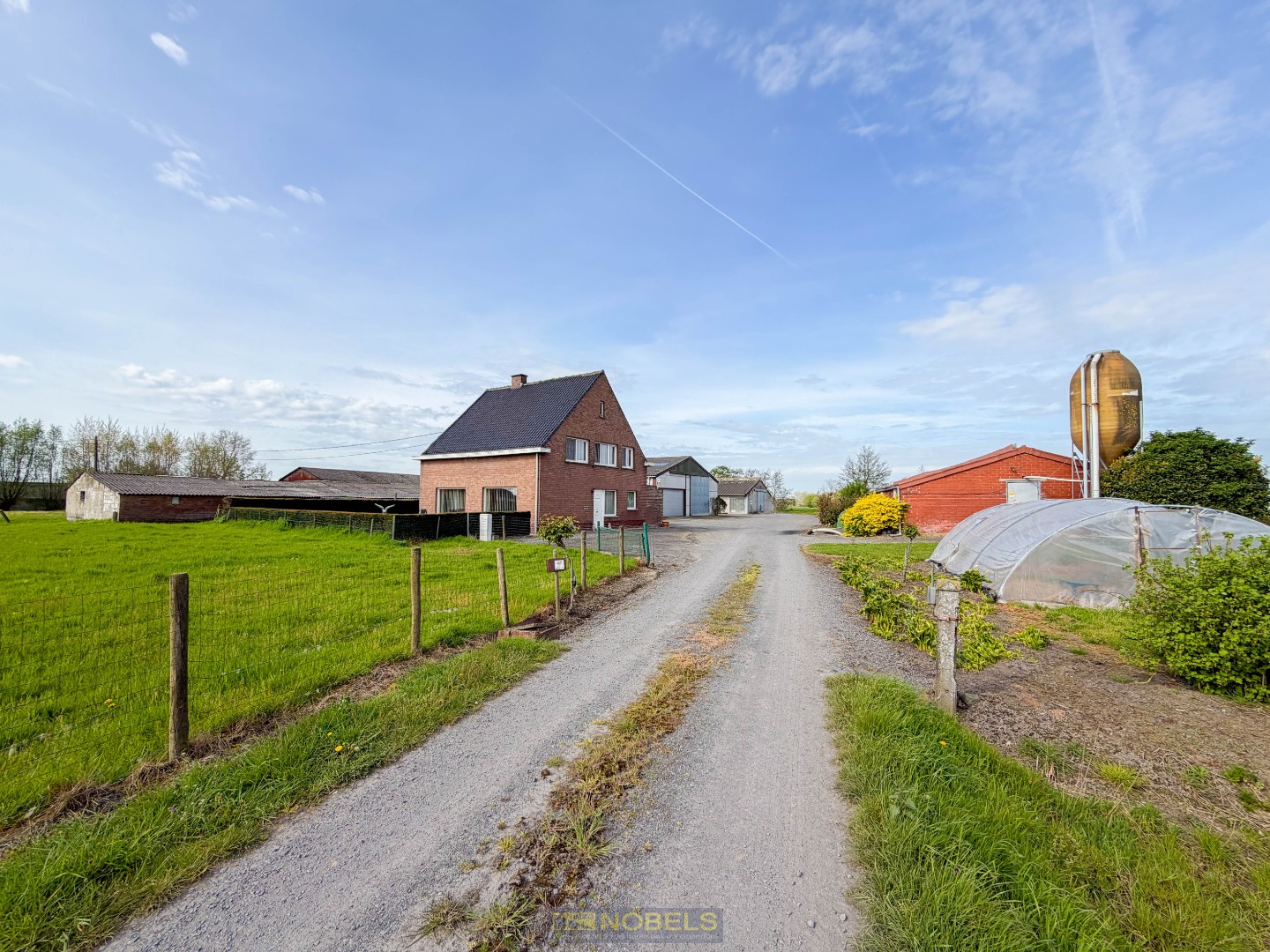 Te koop, Landelijk gelegen hoeve met bedrijfsgebouwen en uitbreidingsmogelijkheden te Vinkt (Deinze)! - foto 4
