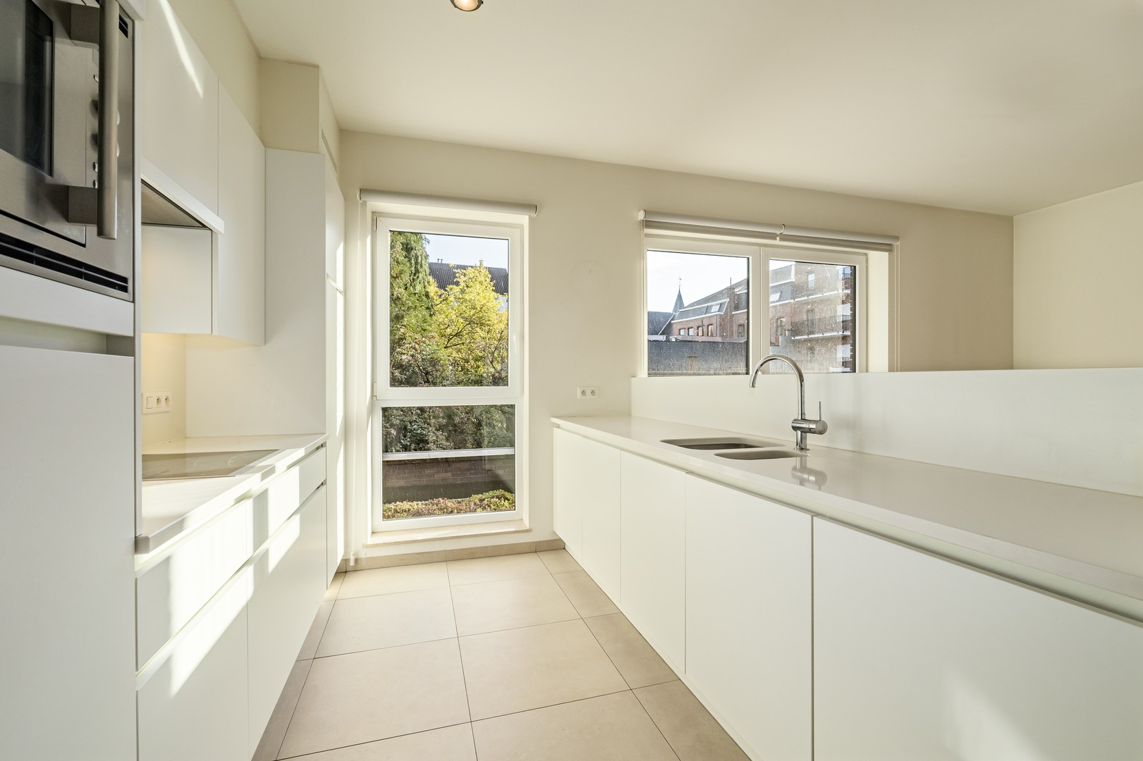 Instapklaar 2-slaapkamerappartement met terras, garage en autostaanplaats in het centrum van Roeselare - foto 5