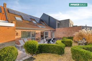 Deze gezinswoning is gelegen nabij de charmante dorpskern van Ingooigem (Anzegem) waar u geniet van een rustige omgeving doch met...