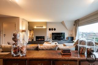 Met een bewoonbare oppervlakte van maar liefst 244m² is deze penthouse uitzonderlijk in de ruime regio. Lichtrijk, energiezuinig en zeer groot -...
