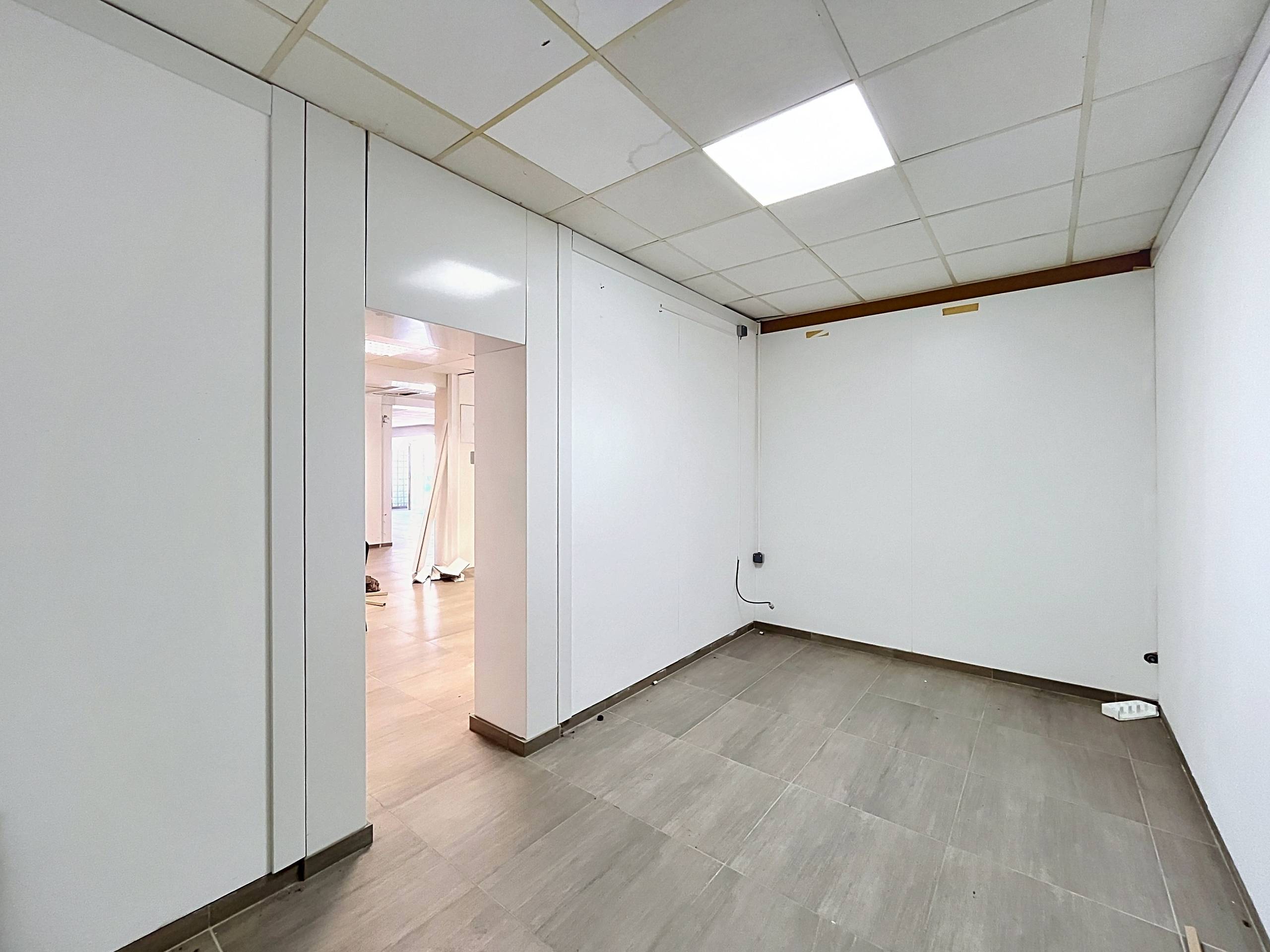 Ruime en centraal gelegen commerciële ruimte te Pajottegem - foto 5