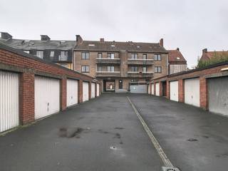 Garage te koop in Ieper op de Brugseweg. Gelegen in de Brugseweg 141. De garage beschikt over elektriciteit en wordt momenteel verhuurd voor€70/maand...