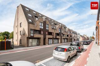 In het hart van Waarschoot vind je dit instapklare appartement, ideaal gelegen op wandelafstand van winkels, sportfaciliteiten, recreatie en...