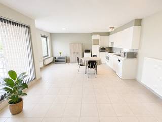 Instapklaar en ruim appartement, gunstig gelegen in de stijlvolle Residentie Olympus.Het appartement heeft volgende indeling: inkomhal met...