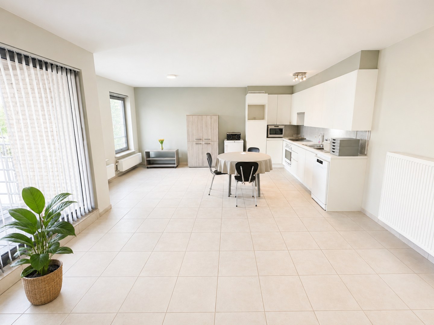 Lichtrijk en gunstig gelegen appartement met 2 slpk, terras en garage, Torhout - foto 3