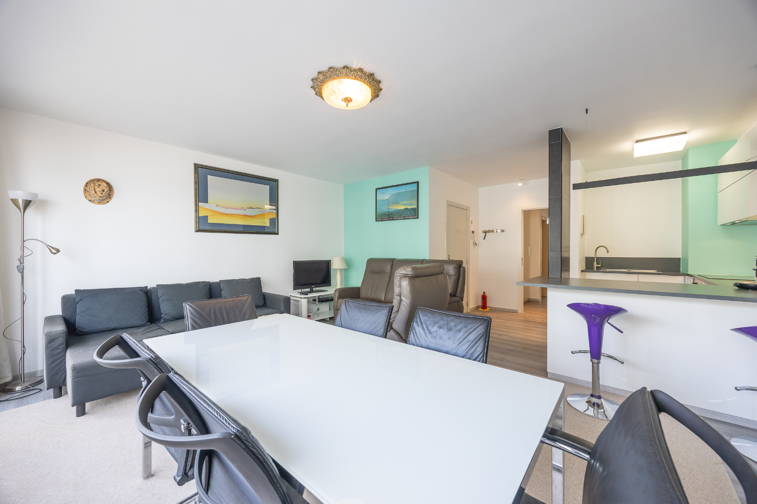Instapklaar 2 slaapkamer-appartement met zijdelings zeezicht - foto 2