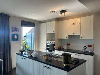 Ben jij op zoek naar een tweeslaapkamer appartement in het centrum van Bocholt? Dan hebben wij gevonden wat jij zoekt!<br />Het appartement is te bereiken via de trap en via de lift. <br /><br />INDELING:<br />Kelderverdieping:<br />- Privatieve autostandplaats<br />- Privatieve kelderberging<br />- Privatieve fietsenstandplaats<br /><br />Tweede verdieping: <br />- Inkomhal<br />- Keuken<br />- Eetkamer<br />- Woonkamer<br />- Apart toilet<br />- Berging/wasplaats<br />- Slaapkamer 1<br />- Slaapkamer 2<br />- Badkamer<br />- Terras<br /><br />De gemeenschappelijke kosten bedragen €45,00 per maand. <br /><br />LIGGING: <br />- Het appartement is gelegen in het centrum van Bocholt.<br />- Scholen, winkels, horeca en het openbaar vervoer bevinden zich op wandelafstand. <br /><br />EXTRA TROEVEN:<br />- Het appartement is instapklaar.<br />- Het appartement is energiezuinig.<br />- Er is een airco voorzien in de woonkamer.<br />- Er is een zonneluifel voorzien aan het terras.