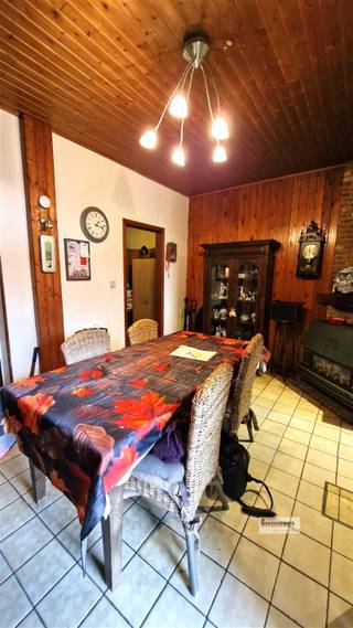 Te renoveren woning met drie slaapkamers op een centrale locatie. Ideaal gelegen vlakbij oprittencomplex Wommelgem. Rivierenhof en Groot schijn. Voor...