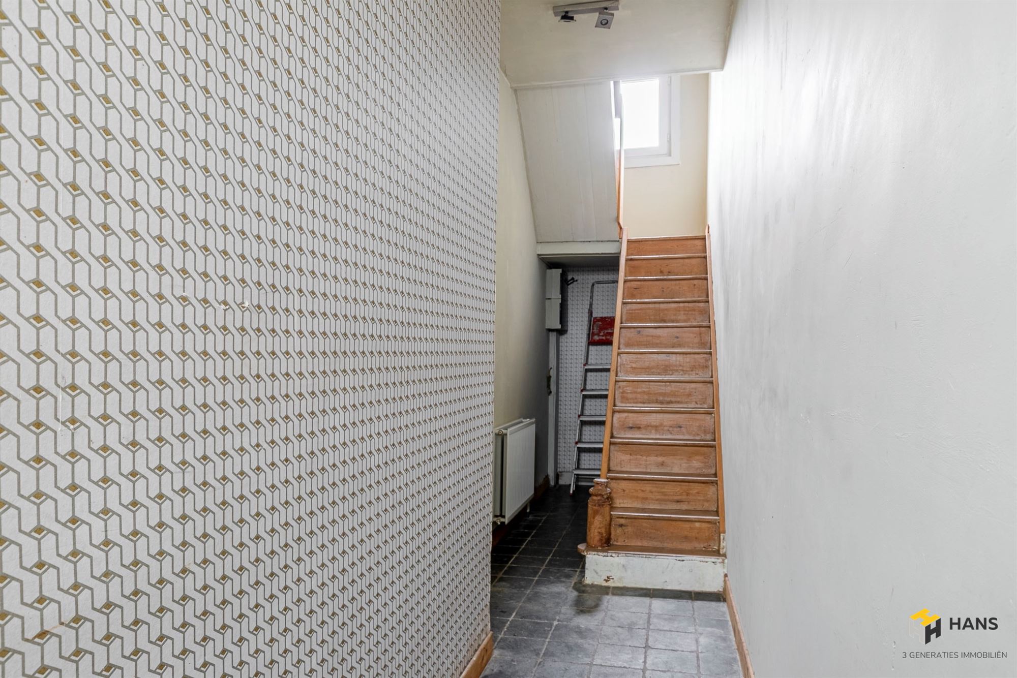 Charmante woning (117 m²) met 2 à 3 slaapkamers en zuid-west-georiënteerde tuin op een centrale locatie in Kapellen. - foto 4