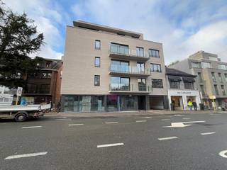 Commerciële ruimte te huur - Nieuw handelspand van 293 m² bruto te huur, ideaal gelegen aan de ingang van Fort Jaco. Deze ruimte geniet van...