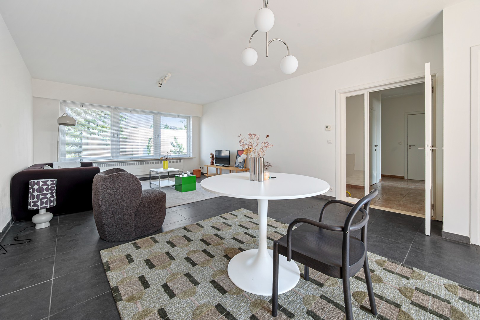 Gerenoveerd 2 slkmr appartement van ca 111m2 met ingesloten terras op een goede locatie! - foto 4