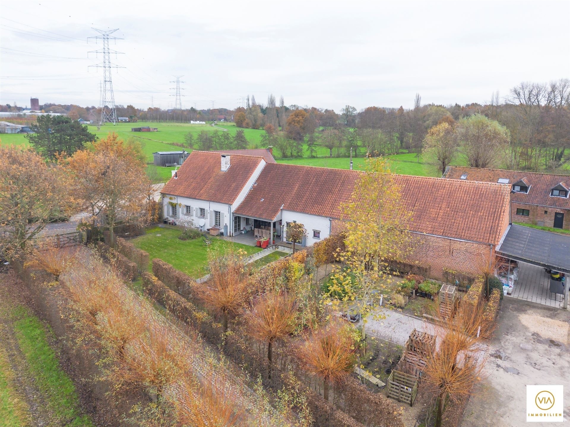 villa met burelen en opslagruimte-vernieuwde staat - foto 2