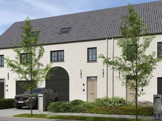 <h1><span>LAATSTE KANS OP NIEUWBOUW OP ABSOLUTE A1-TOPLOCATIE TE MELSELE</span></h1><h2><span>RUIME WONING VAN ±232 M² OP EEN PERCEEL VAN 220M² MET GARAGE, TUIN EN VEEL MOGELIJKHEDEN</span></h2><p><span>Nieuwbouwwoning in een kleinschalig project van vier woningen rustig gelegen en met ruimte voor uw gezin en uw toekomstplannen</span></p><p><span>Welkom in deze nieuwe woonomgeving te Melsele, gelegen tussen Melsele (</span><span>Meilsen</span><span>) en Beveren zelf, waar comfortabel en energiezuinig wonen wordt gecombineerd met een rustige ligging, een uitstekende bereikbaarheid en een bijzonder praktische indeling.</span></p><p><span>Deze nieuwbouwwoning is de </span><span>middel rechts gekoppelde bebouwing</span><span> en maakt deel uit van een </span><span>kleinschalig bouwproject van slechts vier woningen</span><span>.</span></p><p><span>Met een </span><span>bruto oppervlakte van ±232 m²</span><span> en een </span><span>perceeloppervlakte van 220m²</span><span> biedt deze woning bijzonder veel ruimte, zowel binnen als buiten.</span></p><p><span>De woning beschikt over een voortuin met mogelijkheid tot oprit en een </span><span>private parkeerplaats</span><span>, zodat u uw elektrische wagen gewoon op eigen terrein kunt parkeren en laden. Daarnaast beschikt u over een </span><span>inpandige garage, een aangename achtertuin met achteruitweg en een zijtuin</span><span>.</span></p><p><span>Een combinatie die in nieuwbouw steeds schaarser wordt, zeker op dergelijke TOPligging.</span></p><p><span>Het betrokken deel van de verkaveling bevindt zich aan de </span><span>Alexander Farneselaan</span><span>, een rustig en doodlopend fietsstraatje. Bovendien is er </span><span>veel openbare parkeergelegenheid vlak voor de deur</span><span>, met zelfs de mogelijkheid om uw elektrische wagen openbaar op te laden.</span></p><h2><span>RUIMTE EN FLEXIBILITEIT:</span></h2><p><span>Op het gelijkvloers vinden we een praktische inkomhal met afzonderlijk toilet, gevolgd door een ruime leefruimte met plaats voor een salon en eetplaats.</span></p><p><span>De open keuken sluit hier mooi op aan en zorgt voor een aangenaam en hedendaags leefgeheel. Een </span><span>prachtig en zeer groot raamgeheel in de achtergevel</span><span> zorgt voor bijzonder veel lichtinval en een mooi zicht op de tuin.</span></p><p><span>Via de leefruimte is er rechtstreeks contact met de tuin. Aansluitend bevindt zich een handige berging en een inpandige garage.</span></p><p><span>Indeling gelijkvloers:</span></p><ul><li><span>Inkomhal</span></li><li><span>Afzonderlijk toilet</span></li><li><span>Ruime leefruimte met salon en eetplaats</span></li><li><span>Open keuken</span></li><li><span>Berging</span></li><li><span>Inpandige garage</span></li><li><span>Achtertuin met achteruitweg</span></li><li><span>Private parking in de voortuin</span></li></ul><p><span>Op de eerste verdieping bevinden zich </span><span>drie ruime slaapkamers</span><span>, een nachthal en een ingerichte badkamer met lavabomeubel, toilet en douche. Wie liever een bad heeft, kan hier perfect voor een ligbad kiezen.</span></p><p><span>Eerste verdieping:</span></p><ul><li><span>Nachthal, met vaste trap naar het 2de verdiep !</span></li><li><span>Afzonderlijk toilet</span></li><li><span>3 ruime slaapkamers</span></li><li><span>Ingerichte badkamer</span></li><li><span>Vaste trap naar de tweede verdieping</span></li></ul><h2><span> </span></h2><h2><span>EXTRA VERDIEPING MET TAL VAN MOGELIJKHEDEN:</span></h2><p><span>Een absolute troef van deze woning is de tweede verdieping.</span></p><p><span>Hier bevindt zich momenteel een </span><span>ruime zolderverdieping</span><span> die naar wens kan worden ingericht als bijvoorbeeld : master bedroom of twee afzonderlijke extra slaapkamers, bureau, hobbyruimte of polyvalente ruimte.</span></p><p><span>Daarnaast is er een aparte berging die zelfs de mogelijkheid biedt om op termijn een </span><span>tweede badkamer</span><span> te realiseren.</span></p><p><span>Tweede verdieping:</span></p><ul><li><span>Nachthal met toegang naar praktische bergzolder (via plooitrap)</span></li><li><span>Ruime zolderkamer (één of twee extra slaapkamers)</span></li><li><span>Technische berging</span></li><li><span>Ruime berging of 2de badkamer</span></li></ul><p><span>Op de derde verdieping bevindt zich bovendien nog een zeer praktische </span><span>bergzolder van ongeveer 15 m²</span><span>.</span></p><p><span>Hierdoor beschikt de woning niet alleen over een comfortabele basisindeling met drie slaapkamers, maar ook over </span><span>heel wat extra ruimte die kan meegroeien met uw gezin en woonbehoeften</span><span>.</span></p><p><span>Afhankelijk van uw wensen kan de woning dus perfect evolueren naar een woning met </span><span>vier of zelfs vijf slaapkamers</span><span>.</span></p><h2><span> </span></h2><h2><span>ENERGIEZUINIG EN TOEKOMSTGERICHT:</span></h2><p><span>Zoals bij onze nieuwbouwprojecten gebruikelijk, wordt ook hier sterk ingezet op energiezuinigheid, comfort en duurzaamheid.</span></p><p><span>De woning wordt uitgerust met onder meer:</span></p><ul><li><span>Warmtepomp</span></li><li><span>Vloerverwarming</span></li><li><span>Ventilatiesysteem D</span></li><li><span>Zonnepanelen</span></li><li><span>Goede thermische isolatie</span></li><li><span>Energiezuinige technieken</span></li><li><span>Regenwater recup</span></li><li><span>E-peil tussen 24 en 26</span></li></ul><p><span>Zo geniet u van een aangenaam binnenklimaat en een lage energiefactuur.</span></p><p><span>U koopt dus een </span><span>hedendaagse, energiezuinige en toekomstbestendige woning </span><span>en dit ook nog eens op een absolute toplocatie</span><span>.</span></p><h2><span> </span></h2><h2><span>AFWERKING OP MAAT: </span></h2><p><span>U heeft ruime inspraak in de verdere afwerking van uw woning. Voor onder meer keuken, badkamer, vloerafwerking, binnendeuren enz. werken wij samen met betrouwbare partners uit de regio.</span></p><p><span>U maakt uw keuzes aan de hand van een uitgebreid lastenboek en binnen vooraf bepaalde budgetten.</span></p><p><span>Zo koopt u geen standaardwoning, maar een </span><span>nieuwe thuis die u grotendeels zelf mee vormgeeft</span><span>.</span></p><h2><span> </span></h2><h2><span>RUSTIG WONEN IN MELSELE JAWEL, </span><span>IN MEILSEN</span><span> </span></h2><p><span>De woning is gelegen in een rustige en aangename woonomgeving in Melsele, met alle dagelijkse voorzieningen binnen handbereik.</span></p><p><span>Melsele biedt een ideale combinatie van </span><span>rust, groen en bereikbaarheid</span><span>:</span></p><ul><li><span>Centrum van Melsele op korte afstand</span></li><li><span>Winkels, scholen en horeca in de onmiddellijke omgeving</span></li><li><span>Openbaar vervoer vlot bereikbaar</span></li><li><span>Treinstation en fietsverbindingen nabij</span></li><li><span>Snelle verbinding richting E17, vlot tussen Antwerpen en Gent</span></li></ul><h2><span> </span></h2><h2><span>EEN WONING DIE MET U MEEGROEIT:</span></h2><p><span>Met </span><span>±232 m² bruto oppervlakte</span><span>, een perceel van ± </span><span>220m²</span><span>, drie slaapkamers, de extra zolderverdieping, de mogelijkheid tot een vierde en vijfde slaapkamer, de mogelijkheid tot een tweede badkamer, de garage, tuin en private parking is dit een woning met </span><span>uitzonderlijk veel gebruiksmogelijkheden</span><span>.</span></p><p><span>Ideaal voor wie vandaag comfortabel wil wonen, maar tegelijk ook vooruit wil kijken.</span></p><h2><span> </span></h2><h2><span>KOM NU AL KIJKEN EN ERVAAR UW TOEKOMSTIGE WONING:</span></h2><p><span>Momenteel bevinden zich verschillende woningen in deze verkaveling in de laatste fase van de afwerking.</span></p><p><span>Geïnteresseerden kunnen dus best </span><span>snel contact opnemen</span><span>. Een bezoek aan deze woningen in afwerking maakt het mogelijk om de kwaliteit, de ruimtes en de ligging van uw toekomstige woning nu al </span><span>heel concreet en tastbaar</span><span> te ervaren.</span></p><h2><span>NOG EEN TIP...</span></h2><p><span>Vraag tijdens uw afspraak zeker ook naar </span><span>onze andere locatie waar wij momenteel in Melsele aan het bouwen zijn</span><span>.</span></p><p><span>Wie interesse heeft, ontvangt tijdens een persoonlijk gesprek graag </span><span>in absolute primeur en exclusiviteit</span><span> meer informatie over dit nieuwe aanbod.</span></p><p><span>Interesse?</span></p><p><span>Contacteer ons voor meer informatie of een bezoek aan de woning. Wij vertellen u graag meer over de mogelijkheden, de afwerking en het verdere verloop van de bouw.</span></p><p><span>Tot uw dienst,</span></p><p><span>Guy Smet</span><span><br /></span><span>Smet Vastgoed &amp; Landmeten</span><span><br />03 775 41 88<br /><span>Guy@vastgoed-smet.be</span></span></p>