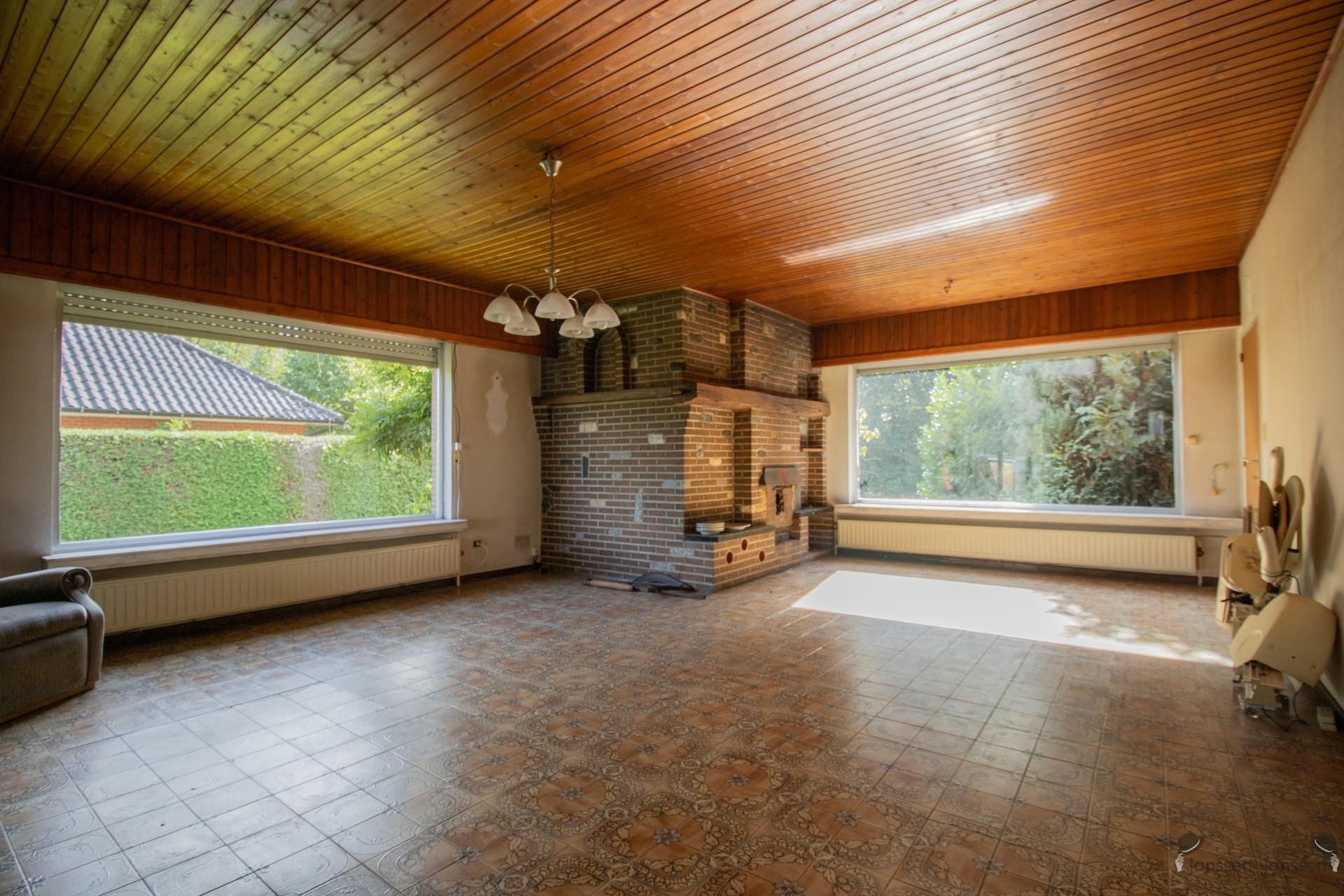 Rustig gelegen te renoveren woning met 5 slaapkamers, ruime garage op 3.990 m² - foto 4