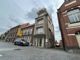 Instapklaar duplexappartement met terras in centrum Mol 🏡In een modern en hedendaags gebouw vind je dit gezellige duplexappartement op de 1ste...