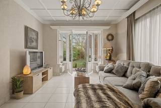 BEZOEKMOMENT VRIJDAG 27/02 VAN 15U TOT 18U. SCHRIJF JE IN VIA ONZE WEBSITE!Deze solide woning beschikt over meer dan 210 m² bewoonbare oppervlakte op...