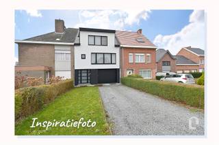 Te renoveren woning met veel potentieel nabij Zottegem Welkom in stad Zottegem, de poort van de Vlaamse Ardennen. De woning is net buiten het centrum...