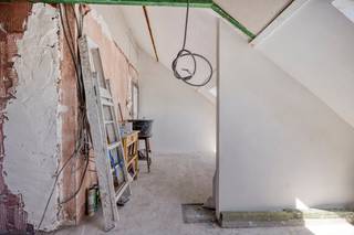 In the municipality of Merksem, this unique, fully stripped studio for sale is located on the third floor. This property offers the ideal...
