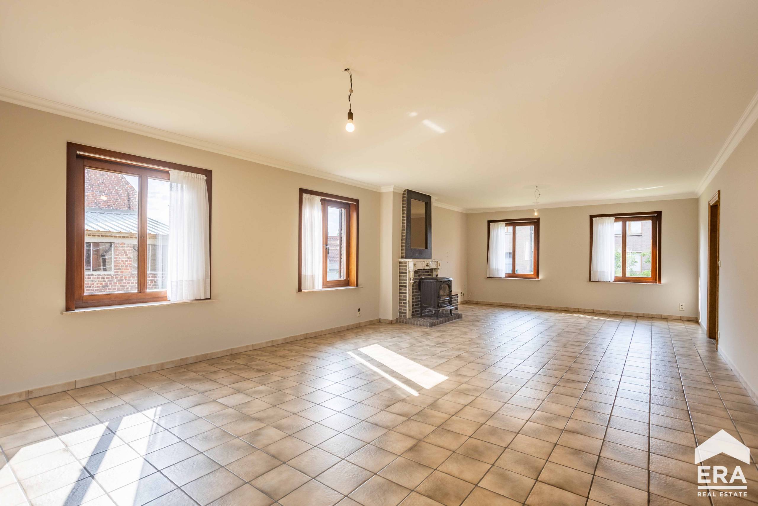 Instapklare villa met 5 slaapk, 2 badk, tuin en garage - foto 5
