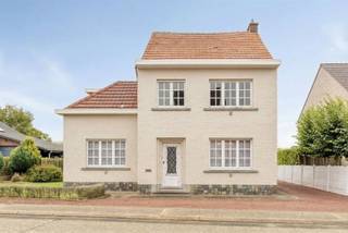 Located in quiet and rural Lubbeek, with a perfect connection to surrounding roads, we are pleased to offer for sale this detached house...