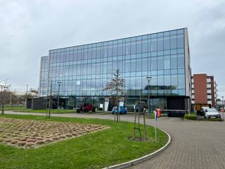 Standingvolle kantoren van 870 m² in het Business Park "De Alverberg", gelegen op een zichtlocatie langs de Grote Ring van Hasselt en nabij...