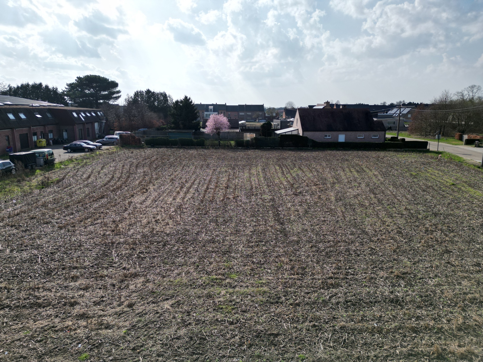 Bouwgrond van 778m² voor open bebouwing op centrale ligging. - foto 4