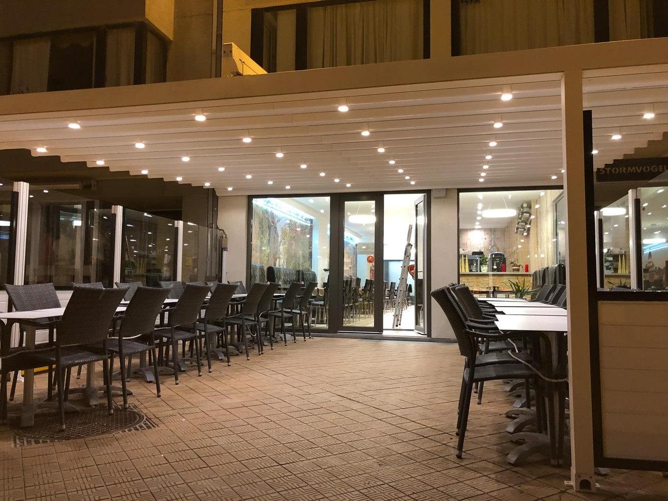 Vernieuwde Handelszaak met Ruim Terras op de Zeedijk - foto 1