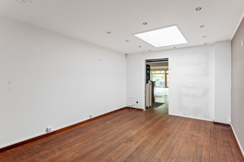Centraal &amp; rustig gelegen handelsgelijkvloers ca. 150m2 met tuin 100m2 - foto 4