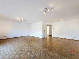 AUDERGHEM, in a green setting, easily accessible by public transport, not far from the Parc du Rouge Cloître, the Parc de la Woluwe and shops, beautiful UNFURNISHED flat of ± 118m² of living space. It comprises: entrance hall, living room of ± 33m², fully equipped kitchen, balcony, laundry room, 2 bedrooms (± 11.5m² and ± 13.5m²), office/children's room of ± 8m², bathroom with WC, shower room, separate WC and indoor parking space. All surface areas are given as an indication. PEB: C+, 21kg/ (m²/year). Provision for charges: £200/month (communal and cold water). Available immediately. INFORMATION TREVI RENTAL: 02.340.24.94.
Visit our Facebook page Trevi Est: https://www.facebook.com/Trevi.Est/!