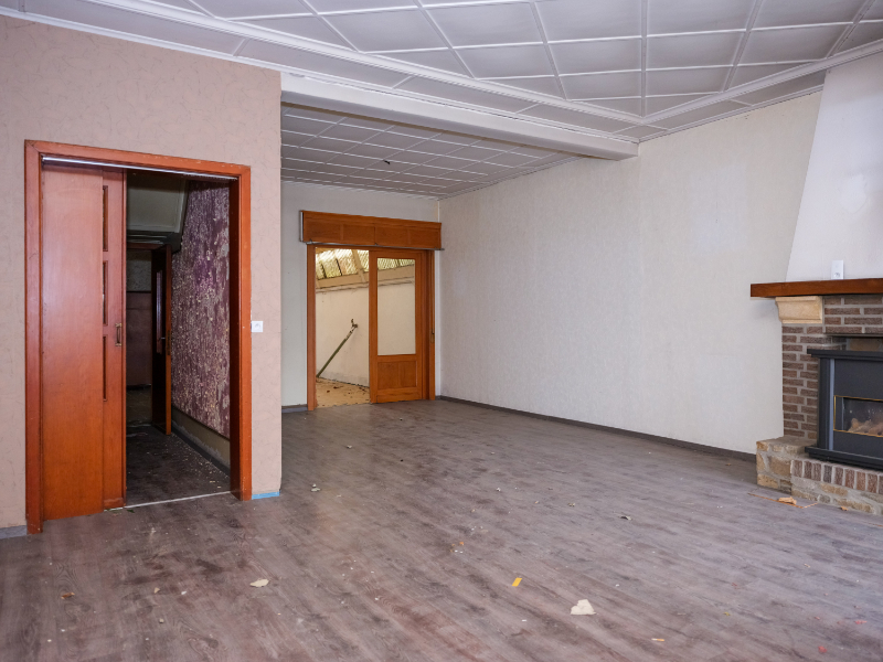 Te renoveren pand met garage en uitweg achteraan vlak bij het station van Ingelmunster - photo 2