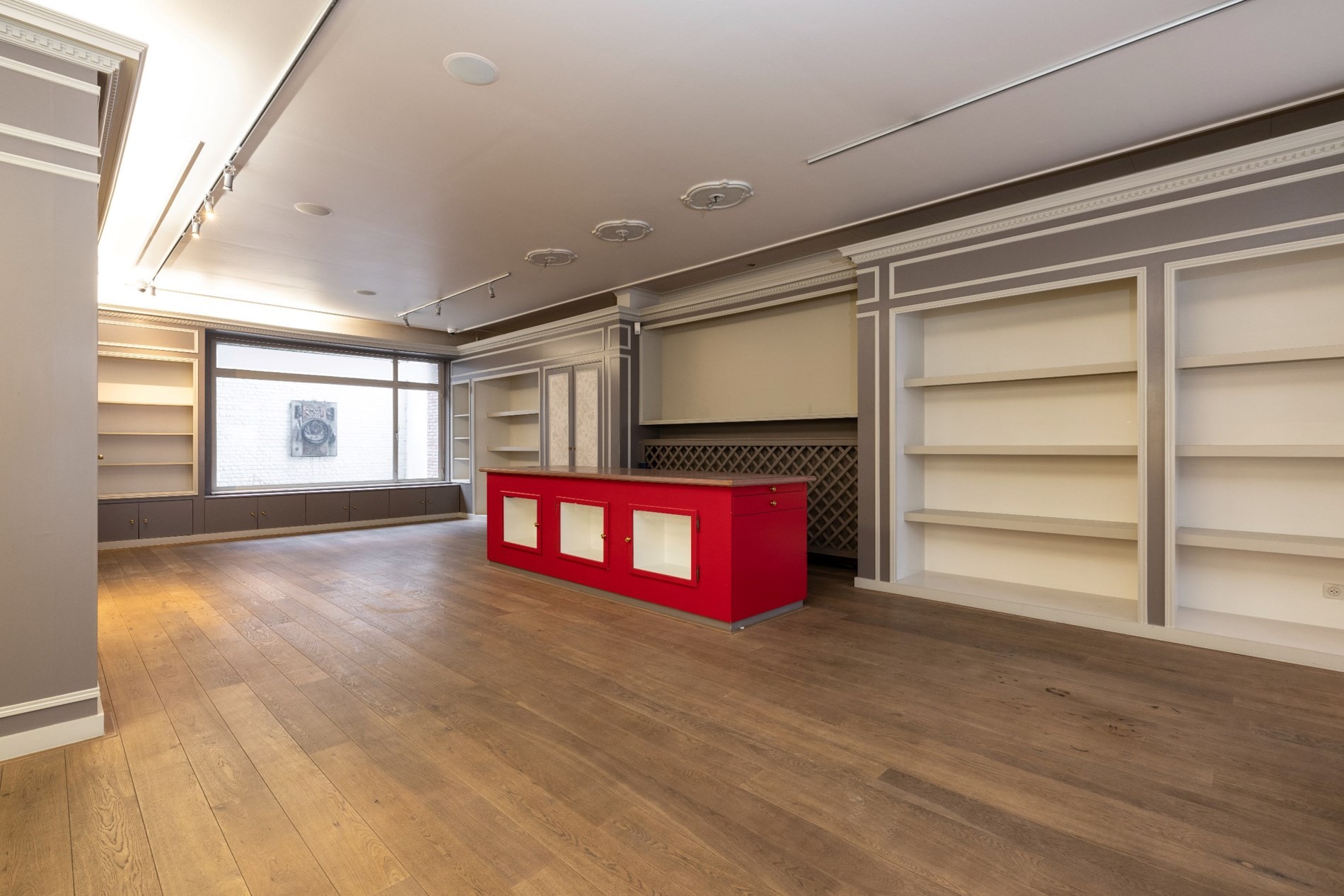 Ideaal gelegen handelspand van +-106m² met kelder en extra bureauruimte in de Aldestraat te Hasselt. - foto 5