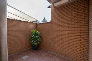 Voor meer info of een bezoek bel 02 884 23 23 - Gelegen op het gelijkvloers van een volledig gerenoveerd gebouw, biedt dit kantoor een...