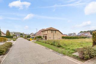 TE KOOP | Prachtige bouwgrond voor open bebouwing in Ramsel! <br /><br />Op een rustige en groene locatie in Ramsel bevindt zich deze mooie bouwgrond voor open bebouwing. Een ideale opportuniteit voor wie droomt van een eigen woning op een aangename locatie, omringd door groen en met voldoende ruimte om volop te genieten.<br /><br />Dankzij de mogelijkheden voor open bebouwing kan je hier jouw droomwoning realiseren, met een mooie tuin en eventueel een bijgebouw. Creëer een thuis die volledig aansluit bij jouw wensen en levensstijl!<br /><br />Bouwen naar jouw wensen<br /><br />Open bebouwing<br /><br />Ruimte om een comfortabele gezinswoning te realiseren<br /><br />Gelegen in een groene en aangename woonomgeving<br /><br />Rustig wonen met een vlotte bereikbaarheid<br /><br />Ramsel biedt de ideale combinatie van rustig wonen en een goede bereikbaarheid. Je geniet er van een groene omgeving, terwijl winkels, scholen en andere dagelijkse voorzieningen zich op korte afstand bevinden. Ook de belangrijkste verbindingswegen zijn vlot bereikbaar.<br /><br />Een mooie kans om jouw bouwdroom waar te maken op een fijne locatie!<br /><br />Interesse?<br /><br />Neem gerust contact met ons op voor meer informatie of een bezoek ter plaatse.<br /><br />014/95.37.50<br />immo@degroot-celen.be