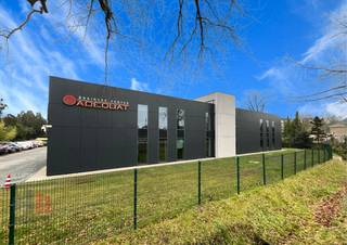 Deze kantoorruimte van 18 m² is gelegen in een modern ondernemingscentrum met een uiterst strategische ligging langs de N9, op slechts 50 meter van...