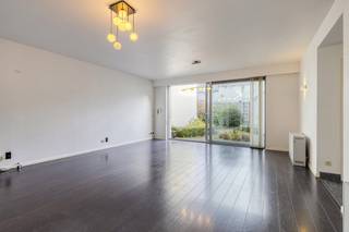 Dit appartement te Pastoor Vandenhoudtstraat 3 in Kapellen geniet talloze troeven zoals recente badkamer en keuken en een grote leefruimte...