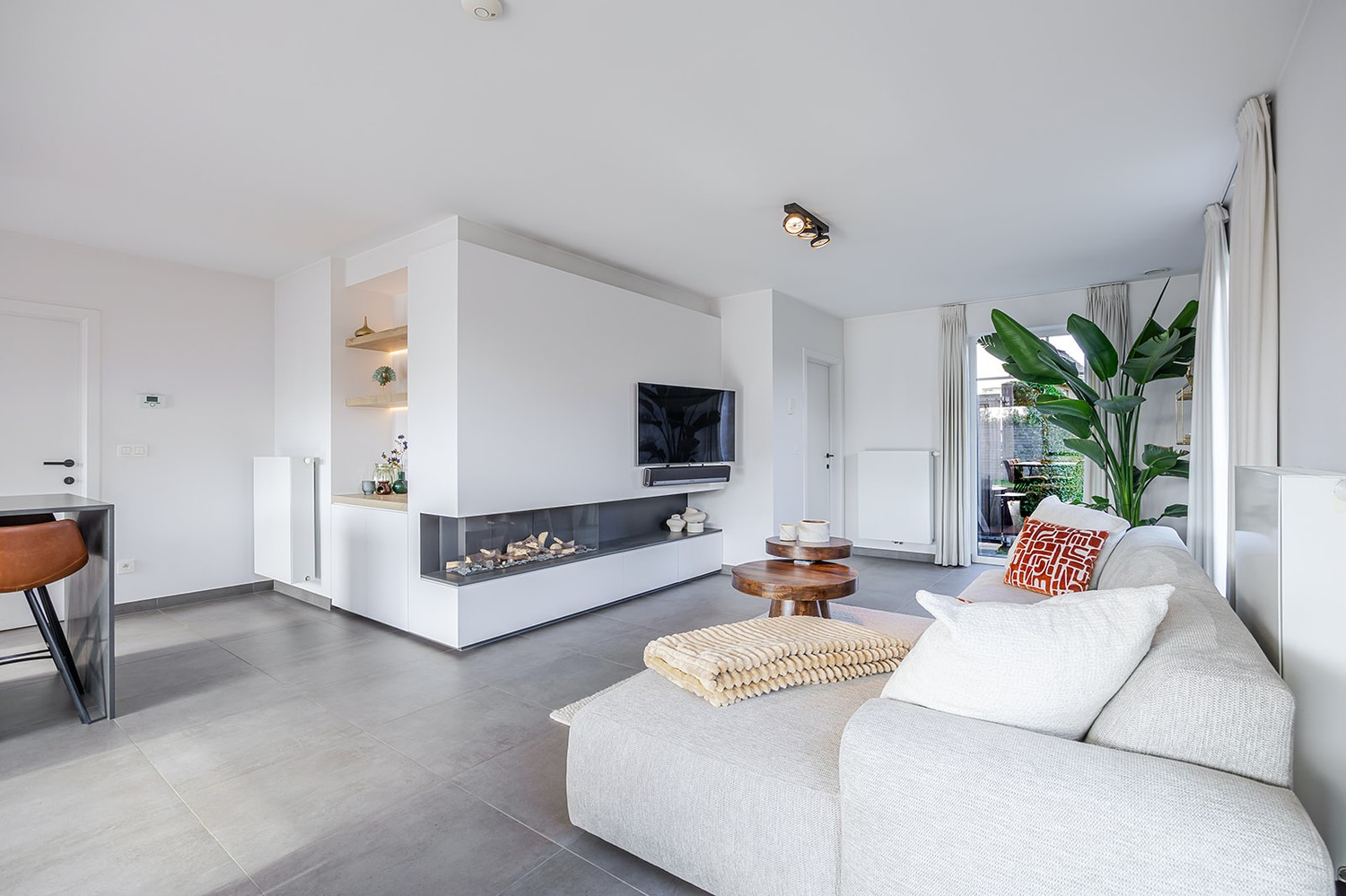 RECENTE HALF-OPEN WONING op centrale ligging met tuin en garage - foto 4