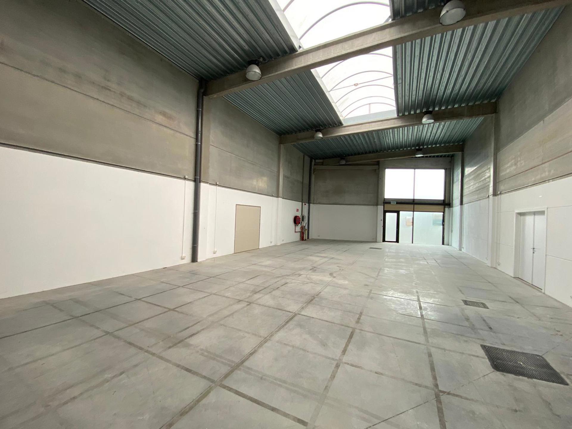 Commercial for rent in Oostkamp - photo 4