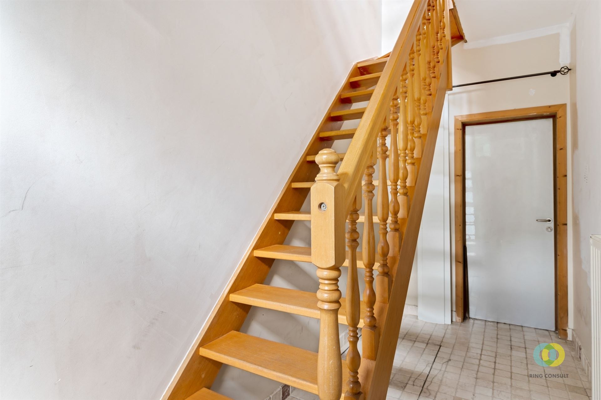 Bedrijfspand met loods, kantoor en appartement - foto 5