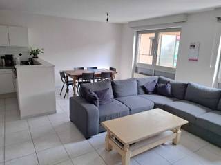 In het centrum gelegen appartement bestaande uit: inkomhal, apart toilet, leefruimte, ingerichte keuken, berging/wasplaats, nachthal, 2...