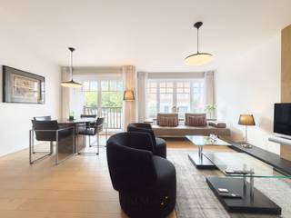 Cet appartement élégant et récent est orienté sud-ouest et situé sur la Koningslaan, à quelques pas du lac Zegemeer et du centre commercial de...