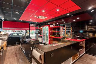 Unieke kans! Toplocatie met eigen ingang – Perfect voor voedings- en delicatessenzaken !Deze uitzonderlijke commerciële ruimte is nu beschikbaar op...