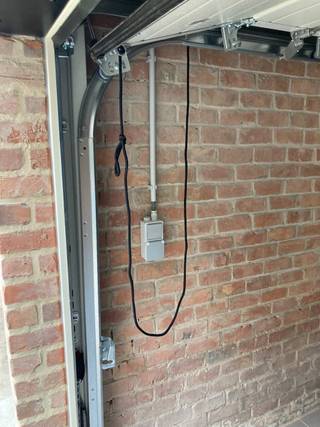 Te huur te GENT, buurt Sint-Pietersstation : volledig vernieuwde garage met nieuwe sectionaalpoort.Stopcontacten en verlichting aanwezig.Mogelijkheid...