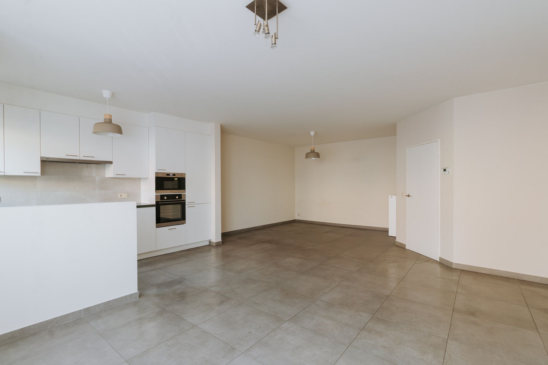 Twee slaapkamer appartement met terras en autostaanplaats - foto 4