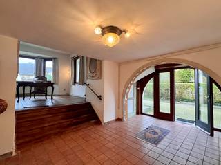 Te renoveren halfopenwoning gelegen in de Dumontwijk.Deze woning heeft een garage en meerdere staanplaatsen.Kelderverdieping: kelderGelijkvloers:...