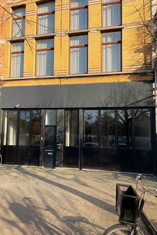 Dit pand bevindt zich pal tegenover de Schelde en vlakbij het historische stadscentrum van Antwerpen. Daarnaast gaat het om onroerend erfgoed:...