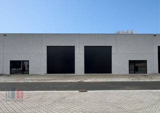 Deze nieuwbouw KMO-unit met een oppervlakte van 144m² is uitstekend gelegen in de driehoek Tielt-Deinze-Waregem.Het magazijn is uitgerust met een...