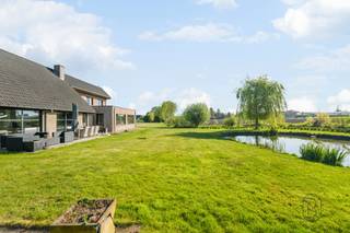 Welkom in deze unieke eigendom op een royaal perceel van maar liefst 6.339m².Hier geniet je van een zee aan ruimte, rust en privacy, omringd door...