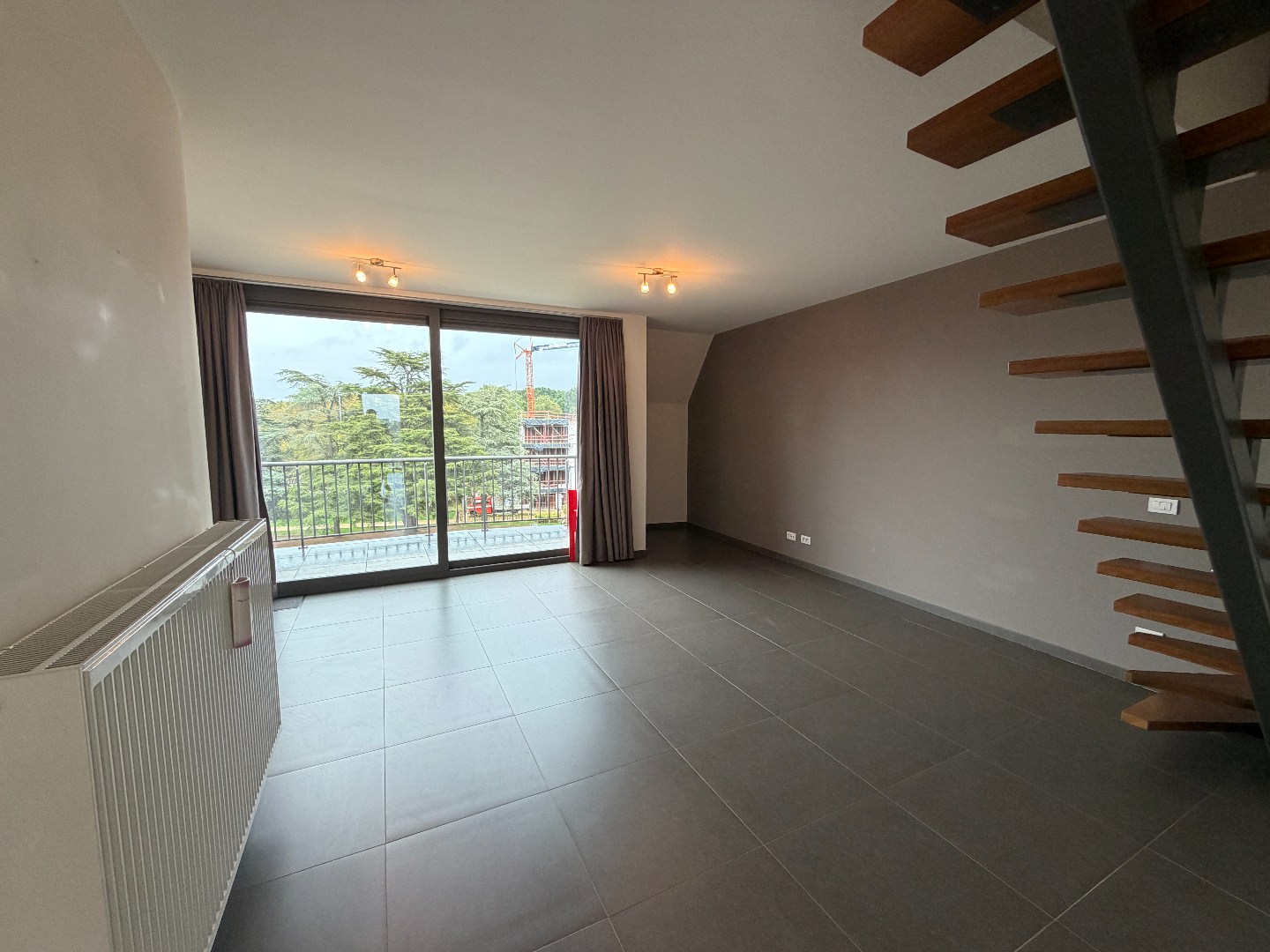 Uiterst ruim appartement (119m²) met twee slaapkamers op de markt van Houthulst - foto 2